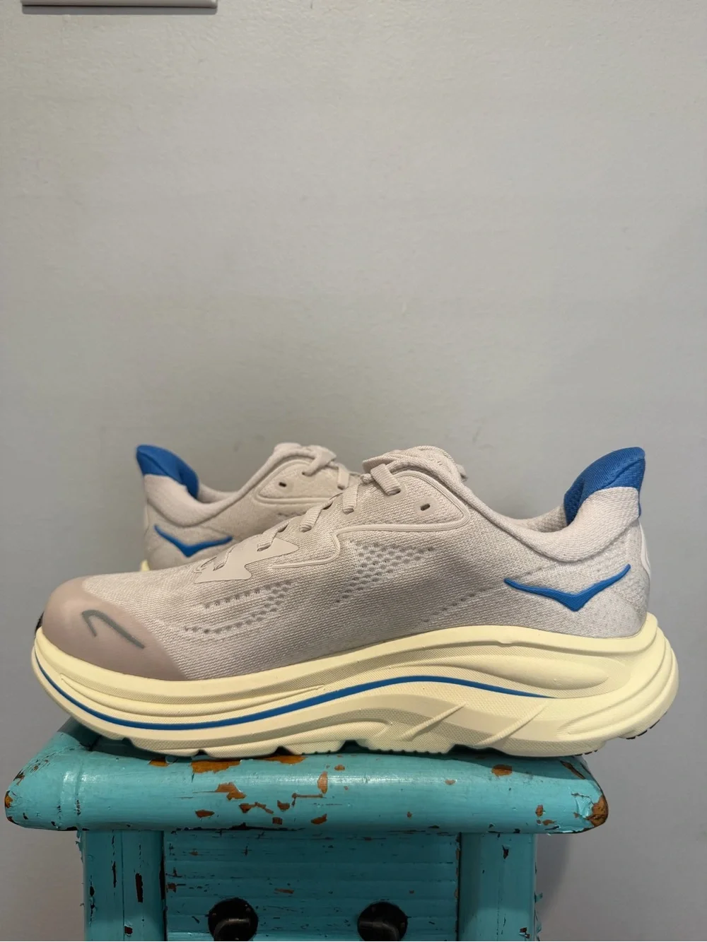 NEW HOKA CLIFTON 10 BIG KIDS Size 5